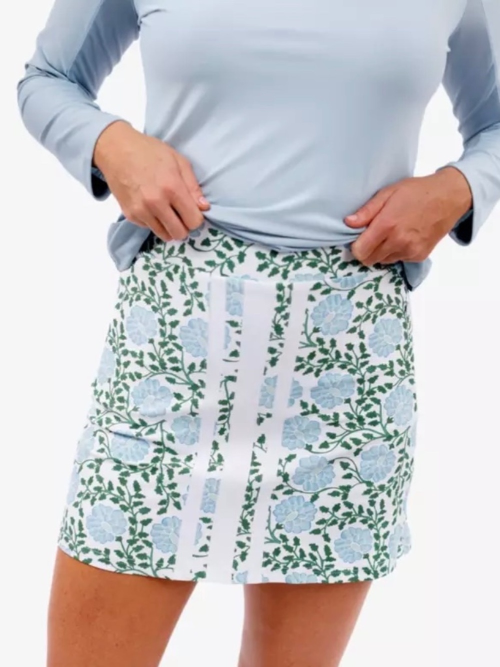 Smith & Quinn -Quinn Ocean View 17” Skort in Seasalt Flora